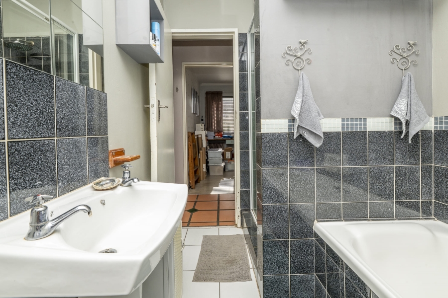 4 Bedroom Property for Sale in Protea Heights Western Cape